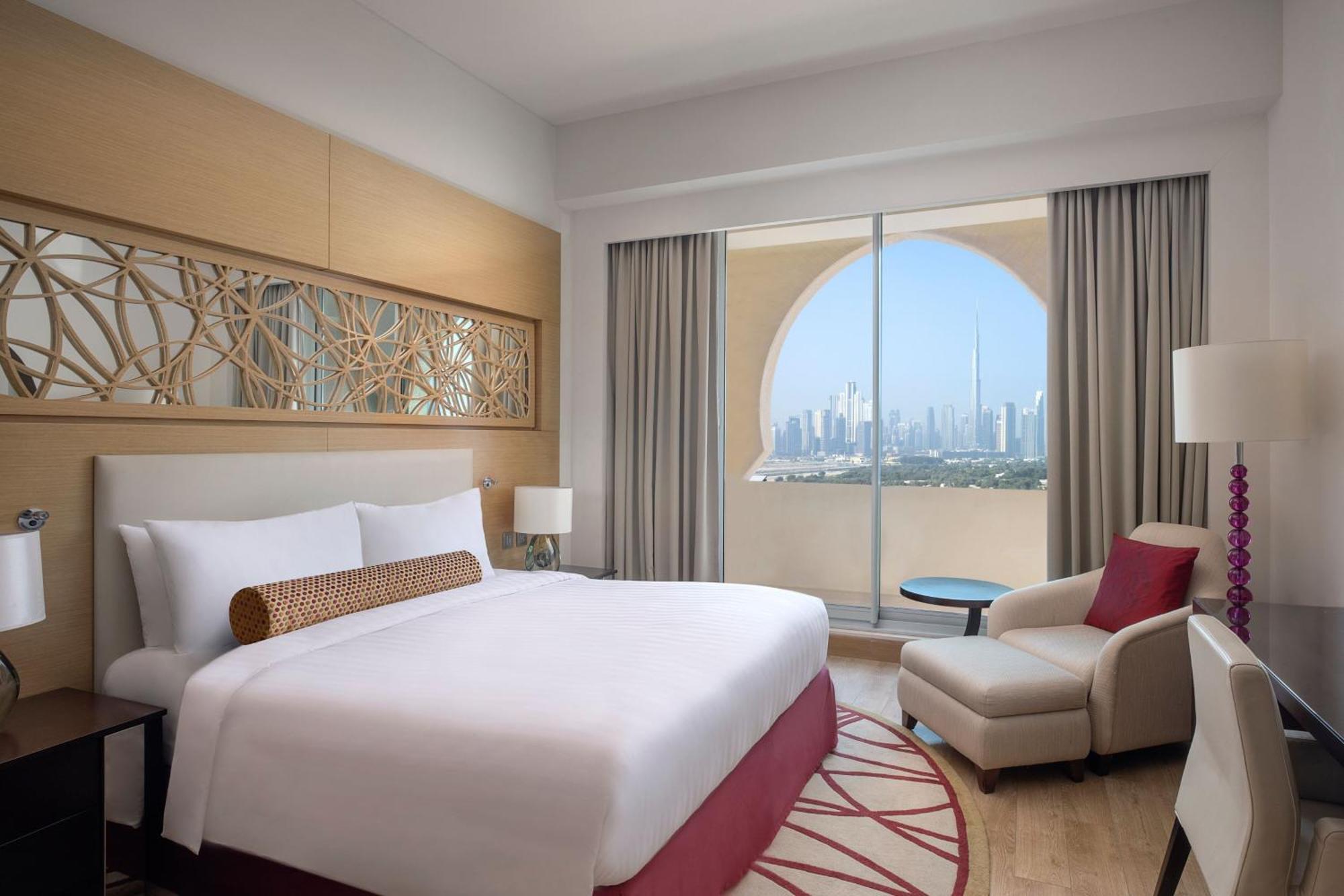 Marriott Executive Apartments Al Jaddaf, Dubai Buitenkant foto A bedroom at the hotel