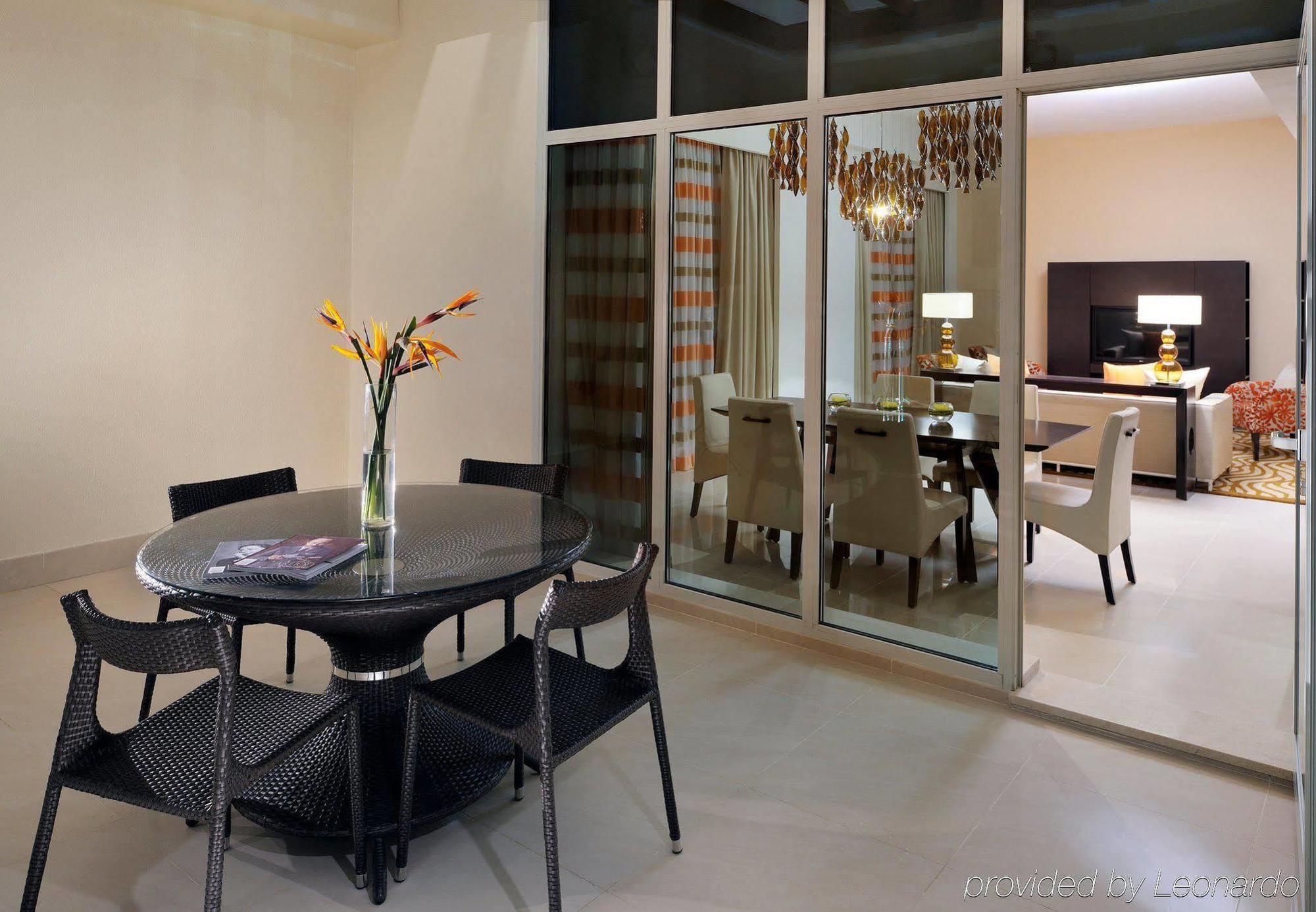 Marriott Executive Apartments Al Jaddaf, Dubai Buitenkant foto A dining room
