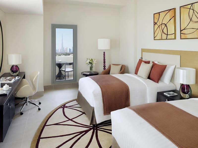 Marriott Executive Apartments Al Jaddaf, Dubai Buitenkant foto A room at the hotel