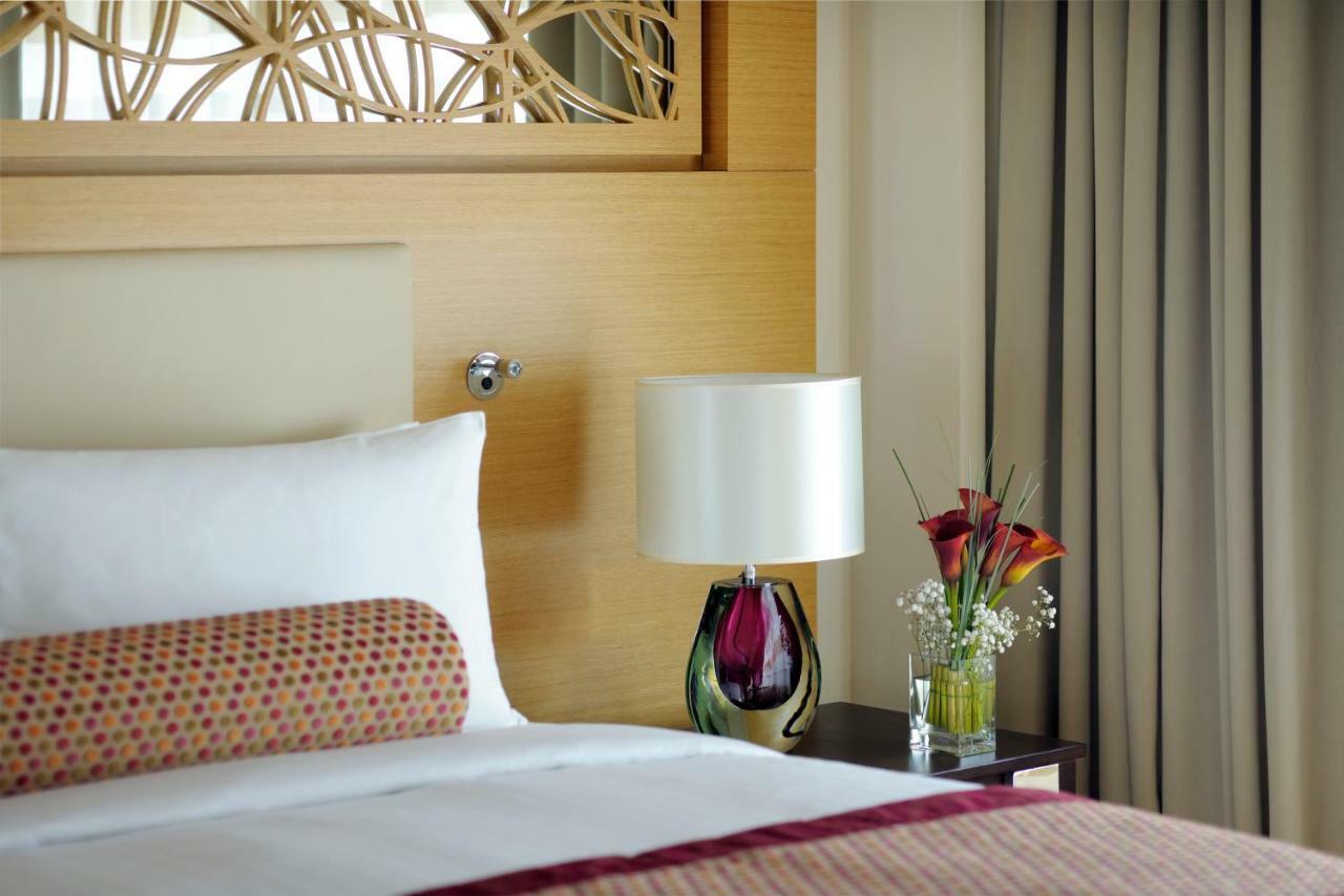 Marriott Executive Apartments Al Jaddaf, Dubai Buitenkant foto A bedroom at the hotel